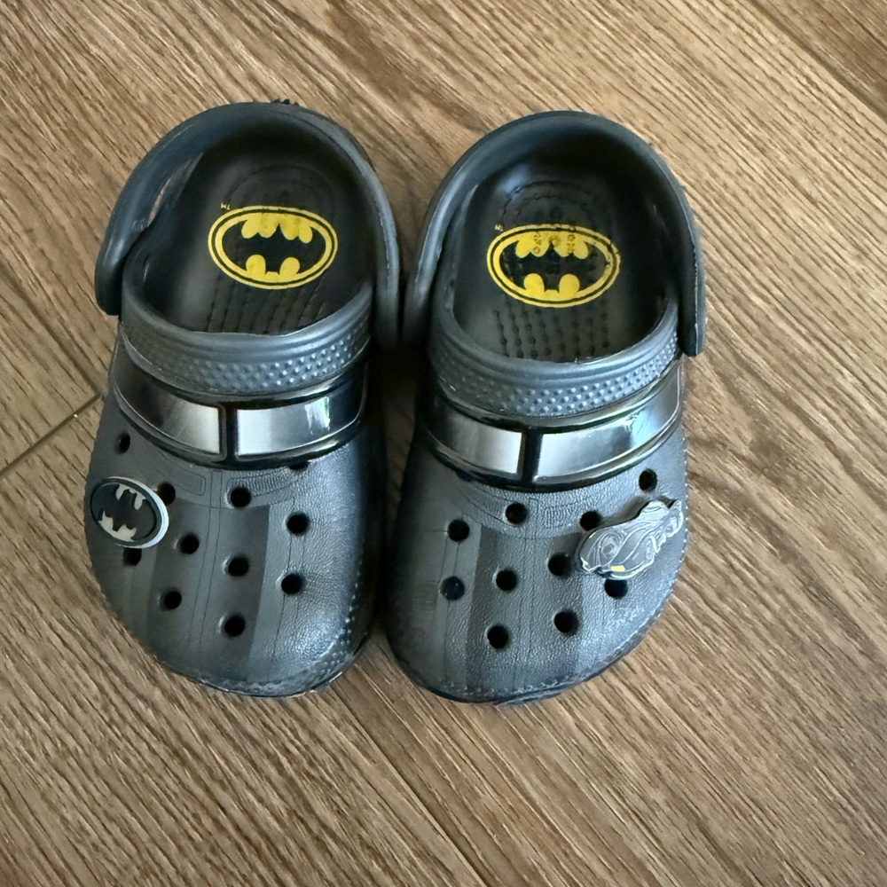 CROCS Kids Batman Slippers - Black and Yellow